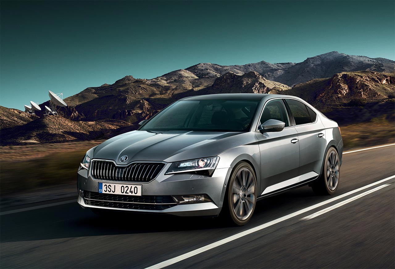 Skoda Superb зеленая